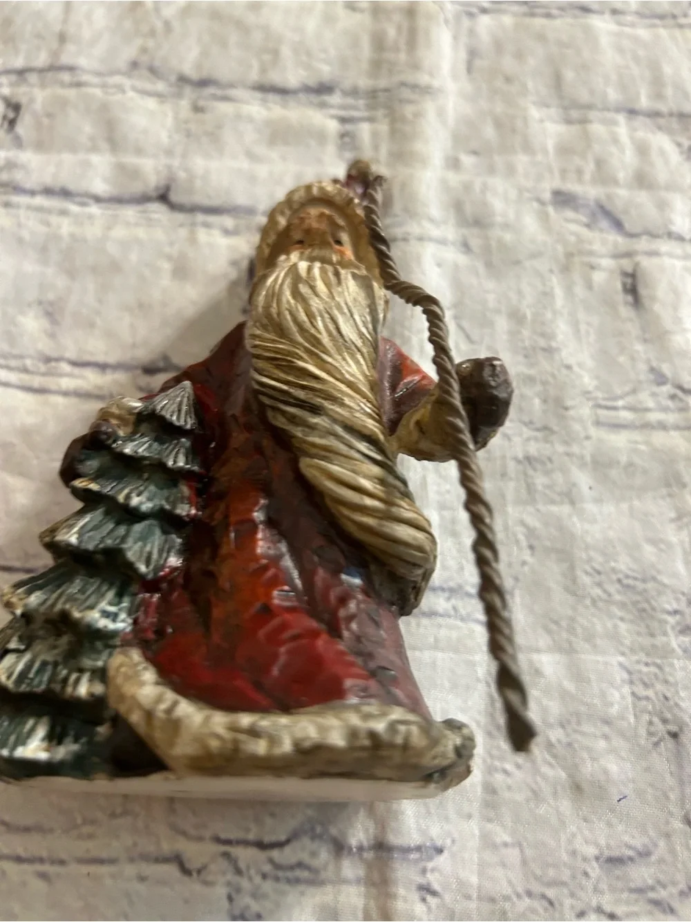 CHRISTMAS (2007) SANTA CLAUS-COUNTRY OLD FASHION FIGURINE CHRISTMAS TREE & STICK